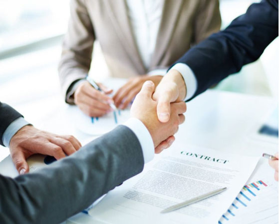 在多工位冷鐓機的設計和制造中，如何考慮生產效率和加工精度的平衡？有哪些優化措施和技術？